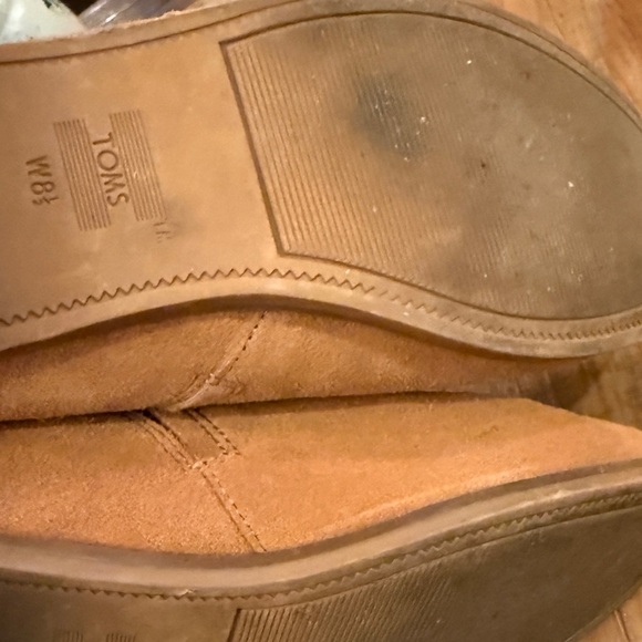 Toms Tan Shaye Loafers Slip-On Suede Loafers. - Picture 5 of 7